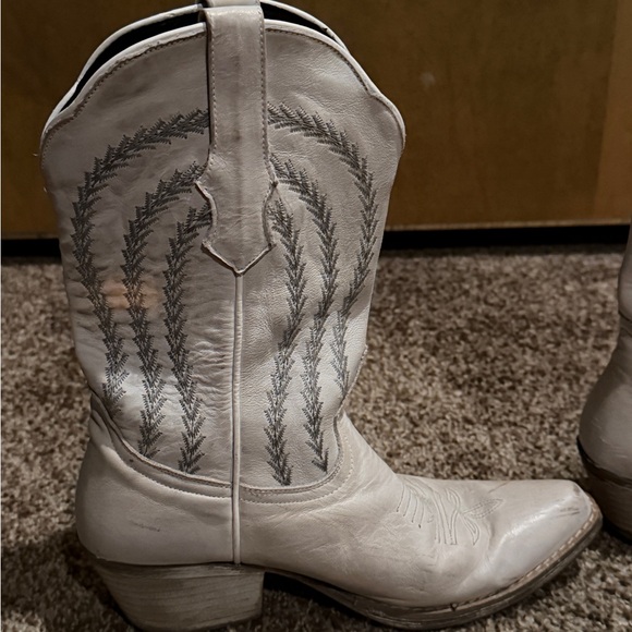 Sterling River - White Western Heeled Boots - Picture 4 of 8